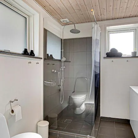 Family-friendly House With Wilderness Bath And Playground