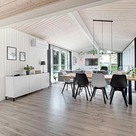 بيت للعطل Family-friendly House With Wilderness Bath And Playground *