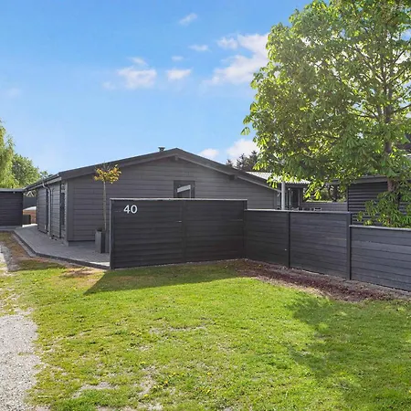 Family-friendly House With Wilderness Bath And Playground بيت للعطل