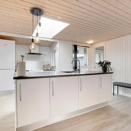 Family-friendly House With Wilderness Bath And Playground بيت للعطل Hadsund