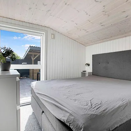 Family-friendly House With Wilderness Bath And Playground بيت للعطل