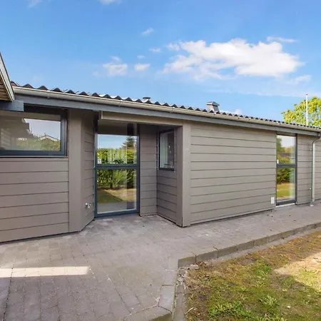 Family-friendly House With Wilderness Bath And Playground بيت للعطل *