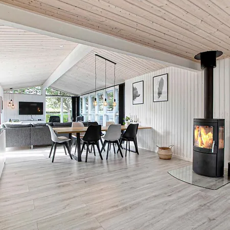 Family-friendly House With Wilderness Bath And Playground بيت للعطل *