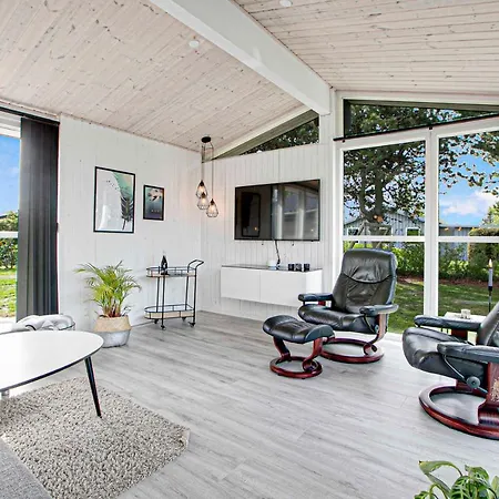 Family-friendly House With Wilderness Bath And Playground بيت للعطل